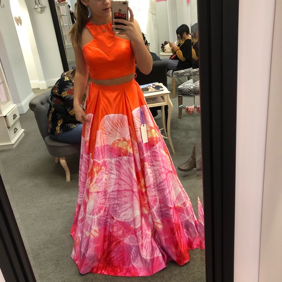 JOVANI PROM DRESS - Picture 2 of 8